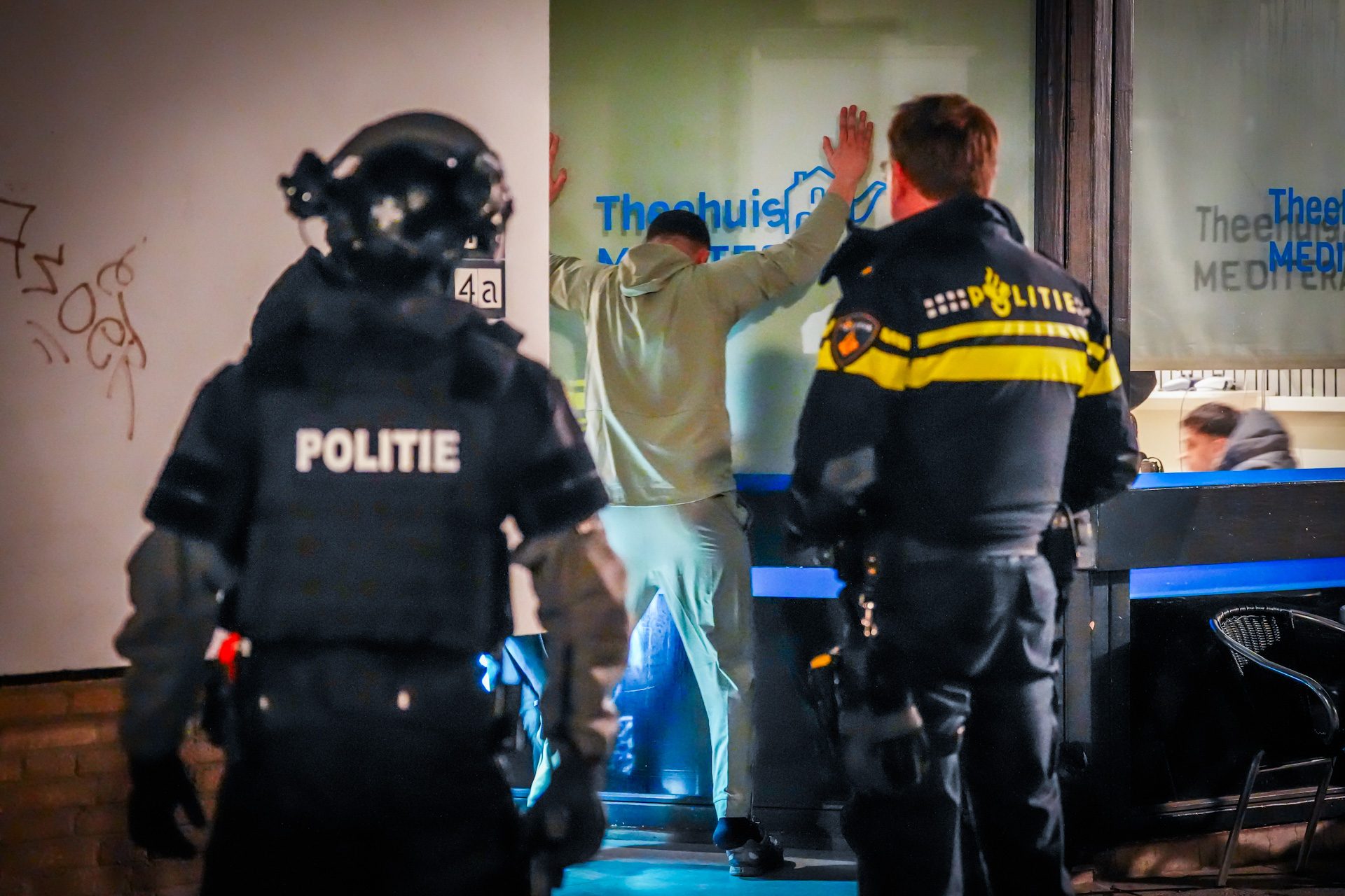 Bij grootschalige controles aangetroffen: grondstoffen voor drugs en vuurwapens