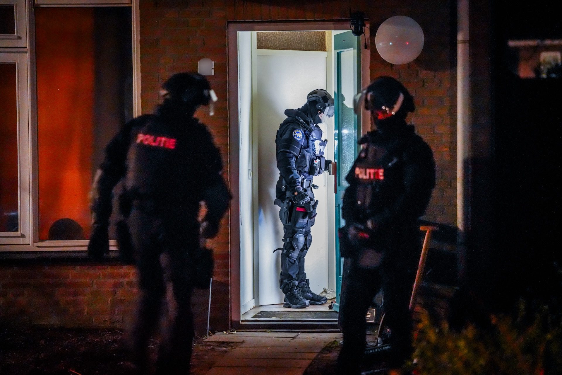 Twee aanhoudingen na politie-invallen