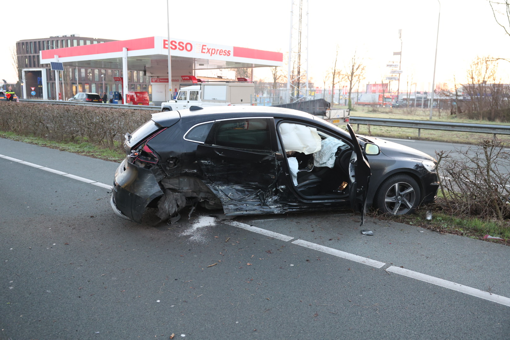 Auto slaat over de kop bij ernstig ongeval
