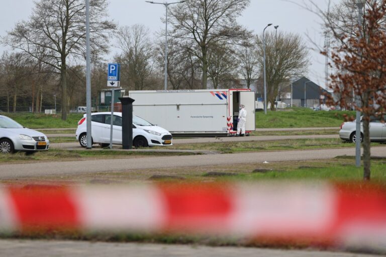 Man (36) aangehouden voor dodelijk geweld tegen vrouw (59) op parkeerplaats