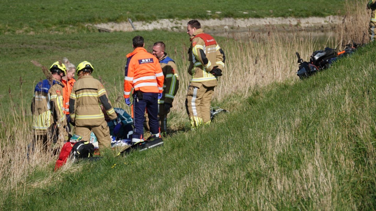 Twee motorrijders ernstig gewond bij ongeval, traumaheli ter plaatse