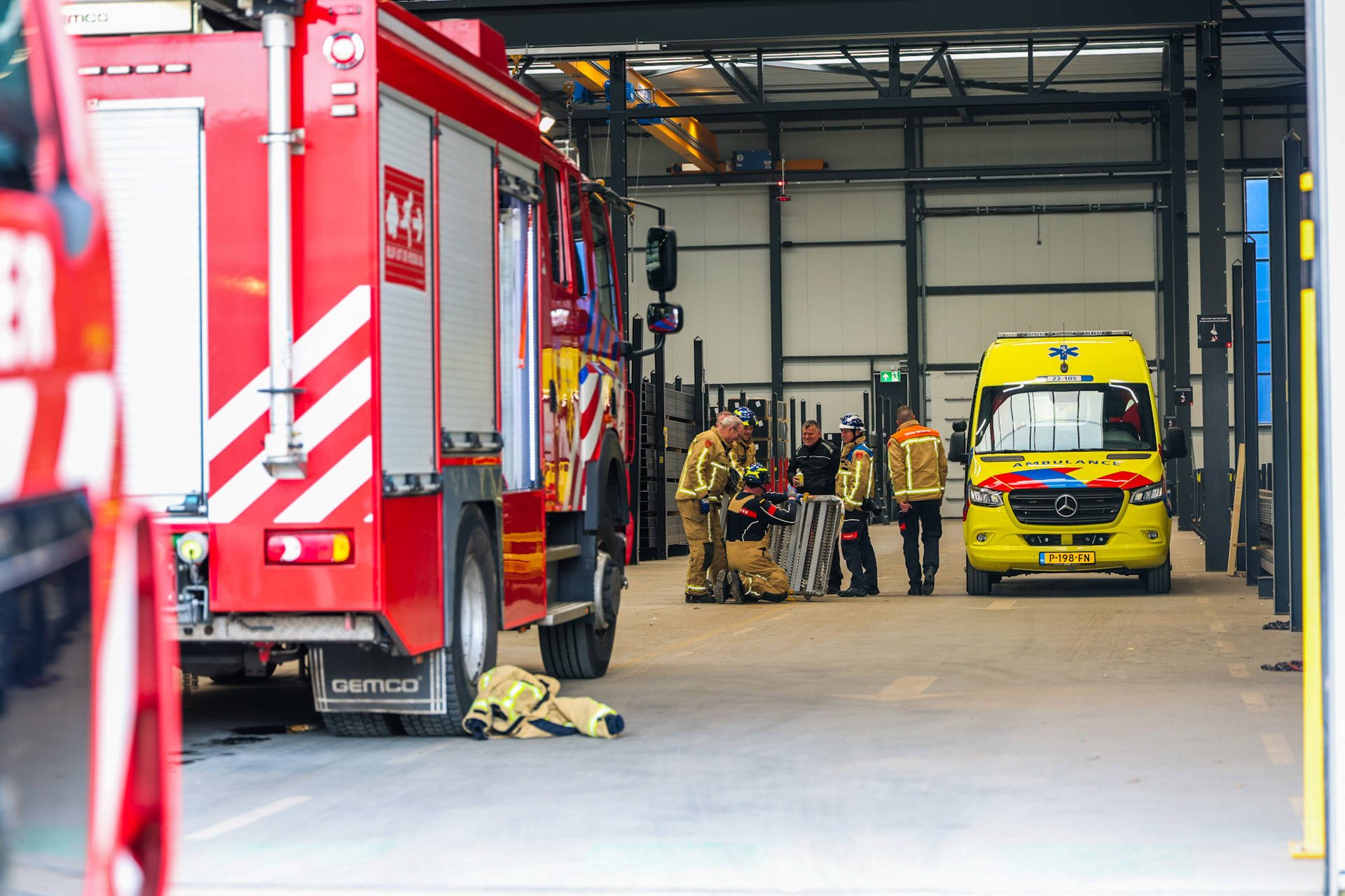 Man bekneld onder 1000 kilo staal
