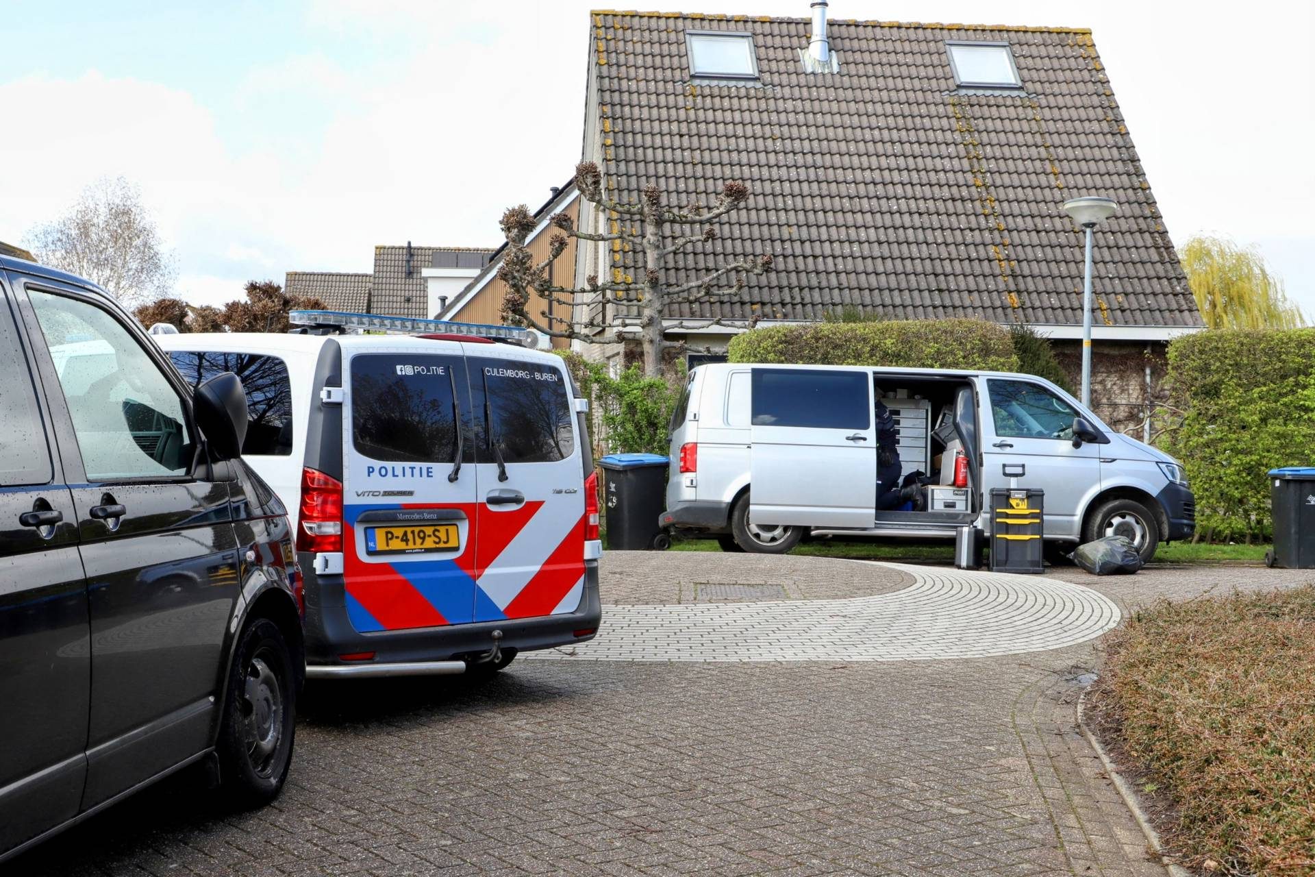 Politie ontdekt drugslab in garage, bewoner aangehouden