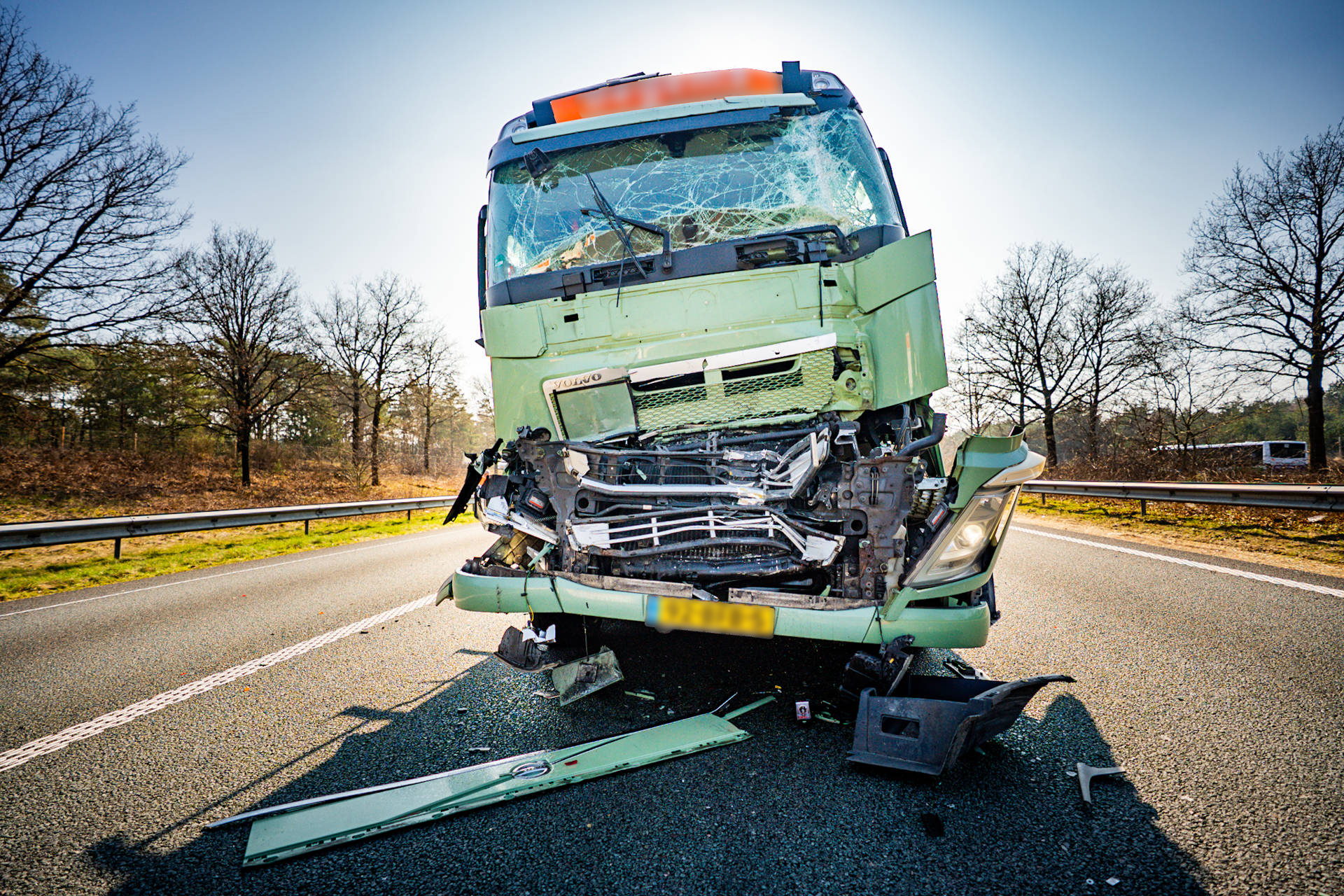 Botsing met twee vrachtwagens veroorzaakt kilometerslange file