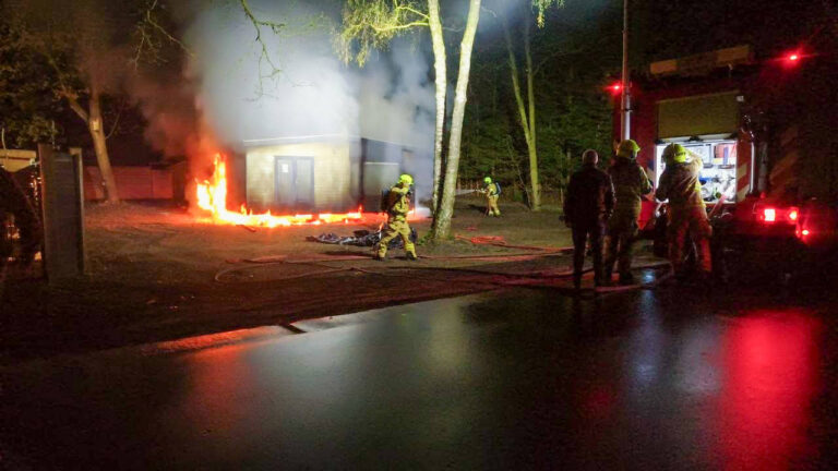 Uitslaande brand verwoest chalet