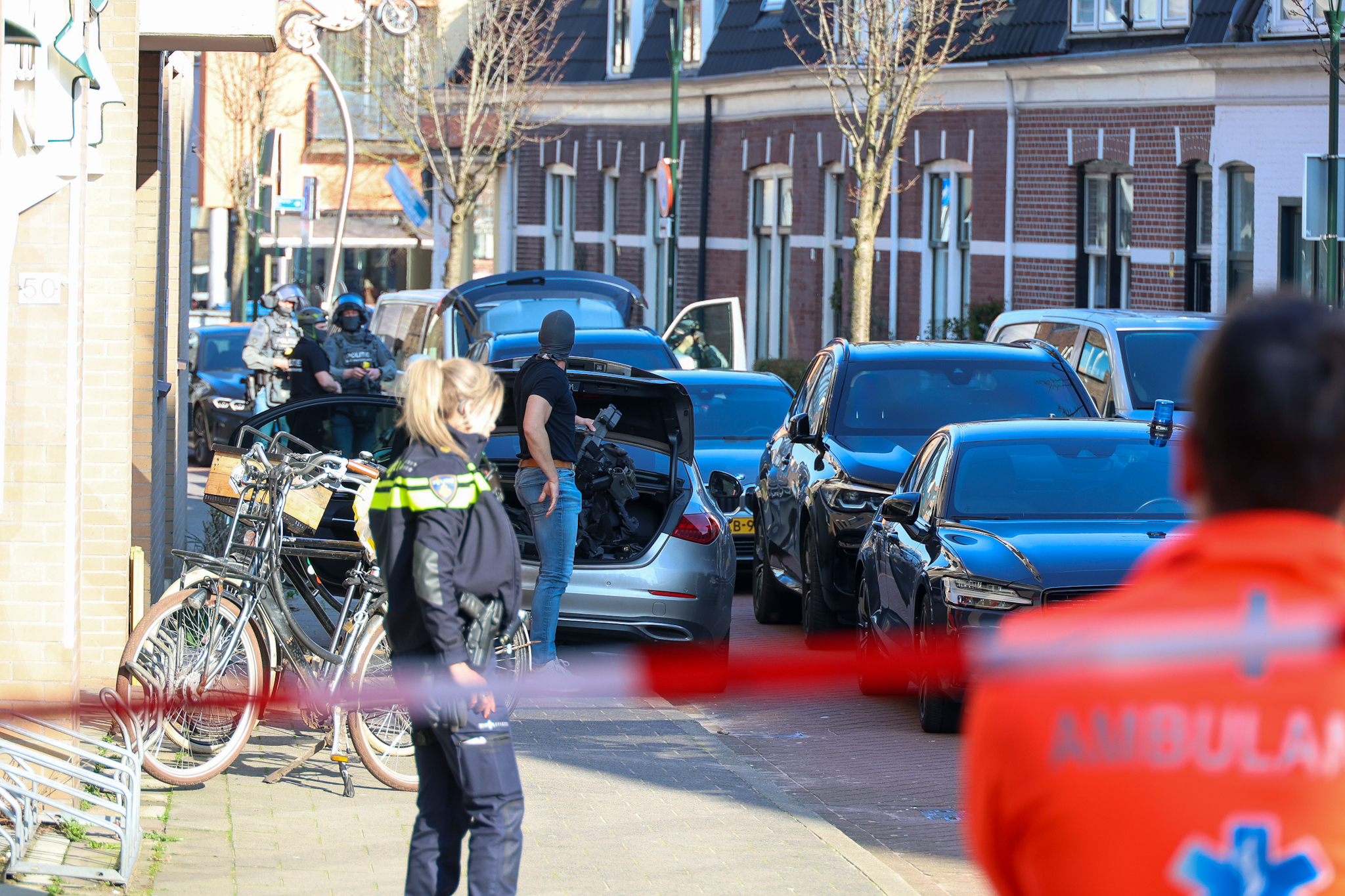 Onderhandelaar en arrestatieteam ingezet bij persoon met onbegrepen gedrag in appartement