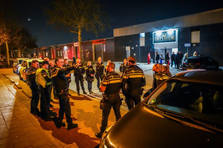 Politie grijpt massaal in na vechtpartij tijdens feest