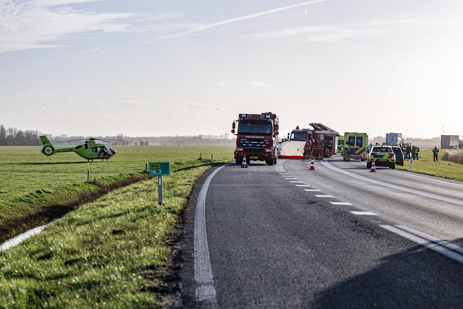 Vijf gewonden, van wie twee ernstig, bij botsing tussen twee auto’s