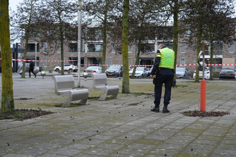 Politie zoekt verdachte na steekpartij waarbij man in been gewond raakt