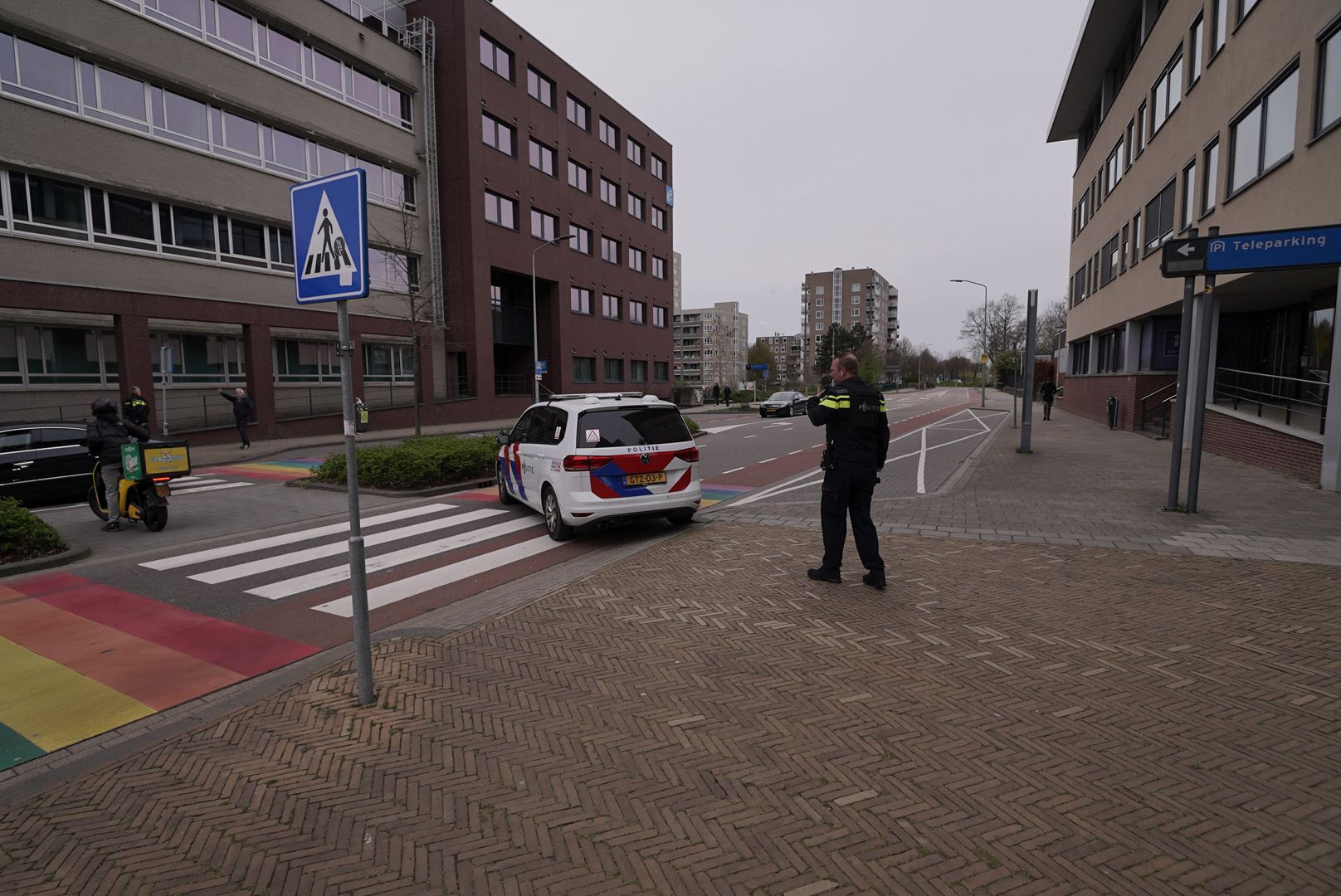 UPDATE: Meerdere straten afgezet na schietincident, verdachte nog voortvluchtig