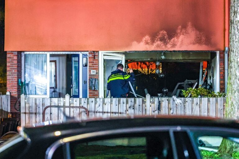 Woning zwaar beschadigd door explosie en brand
