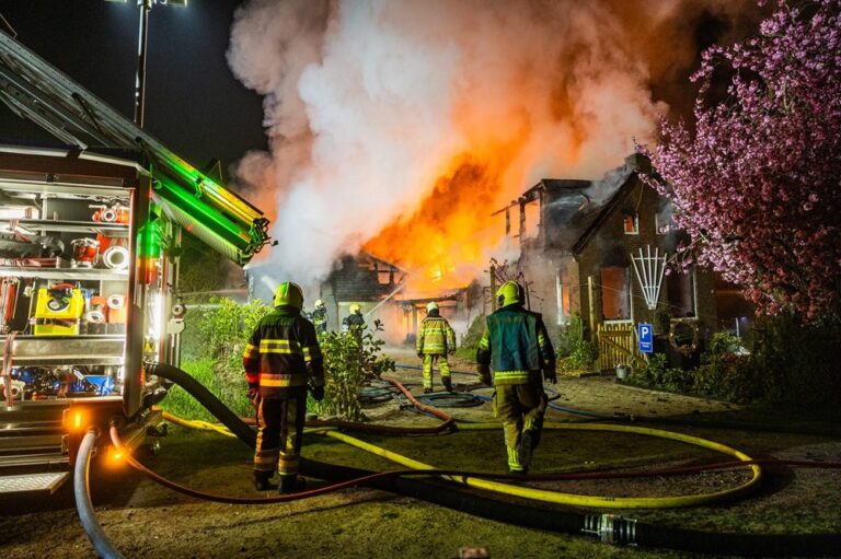 Vijf katten overleden bij grote uitslaande brand