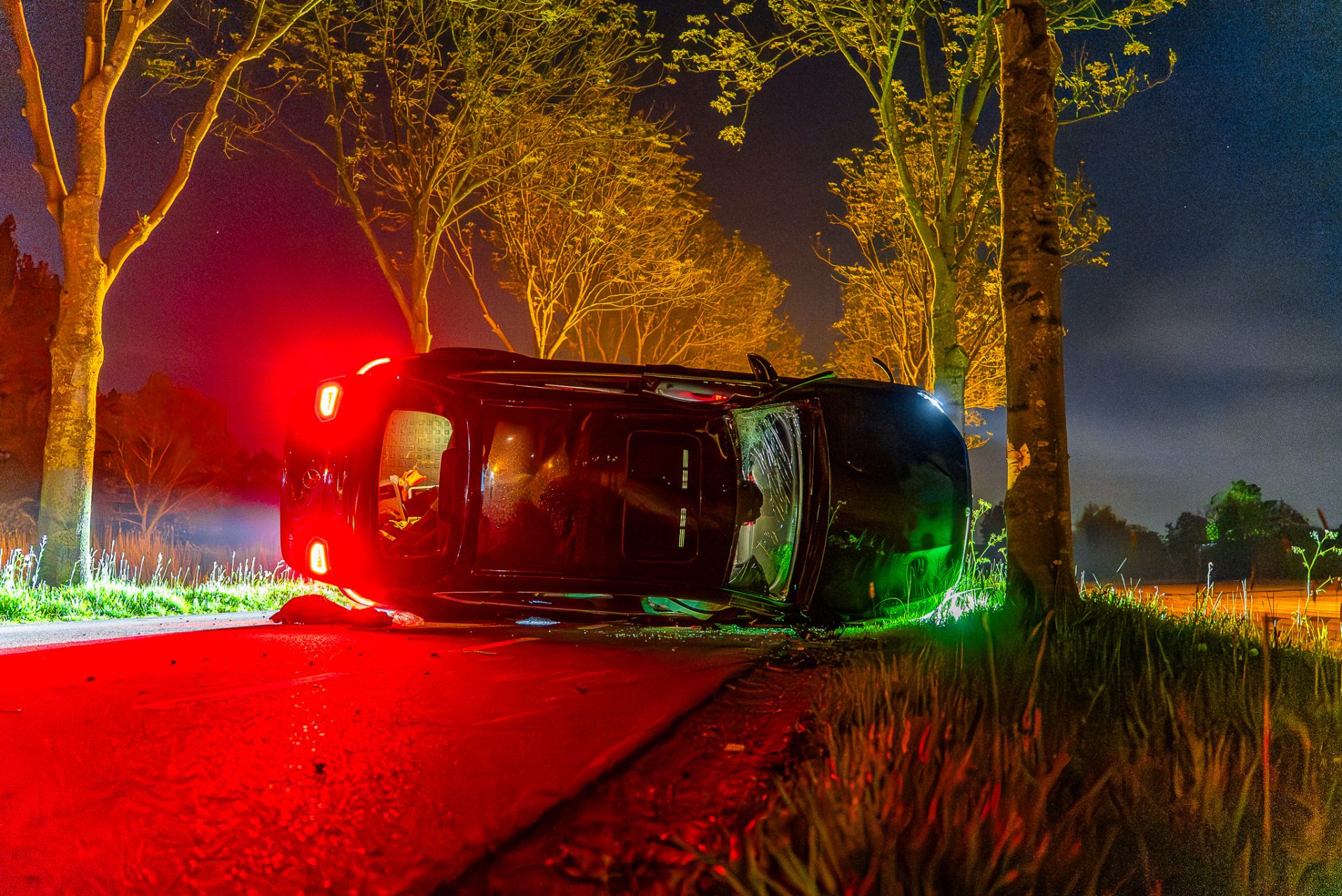 Hond vlucht na botsing tussen twee auto’s