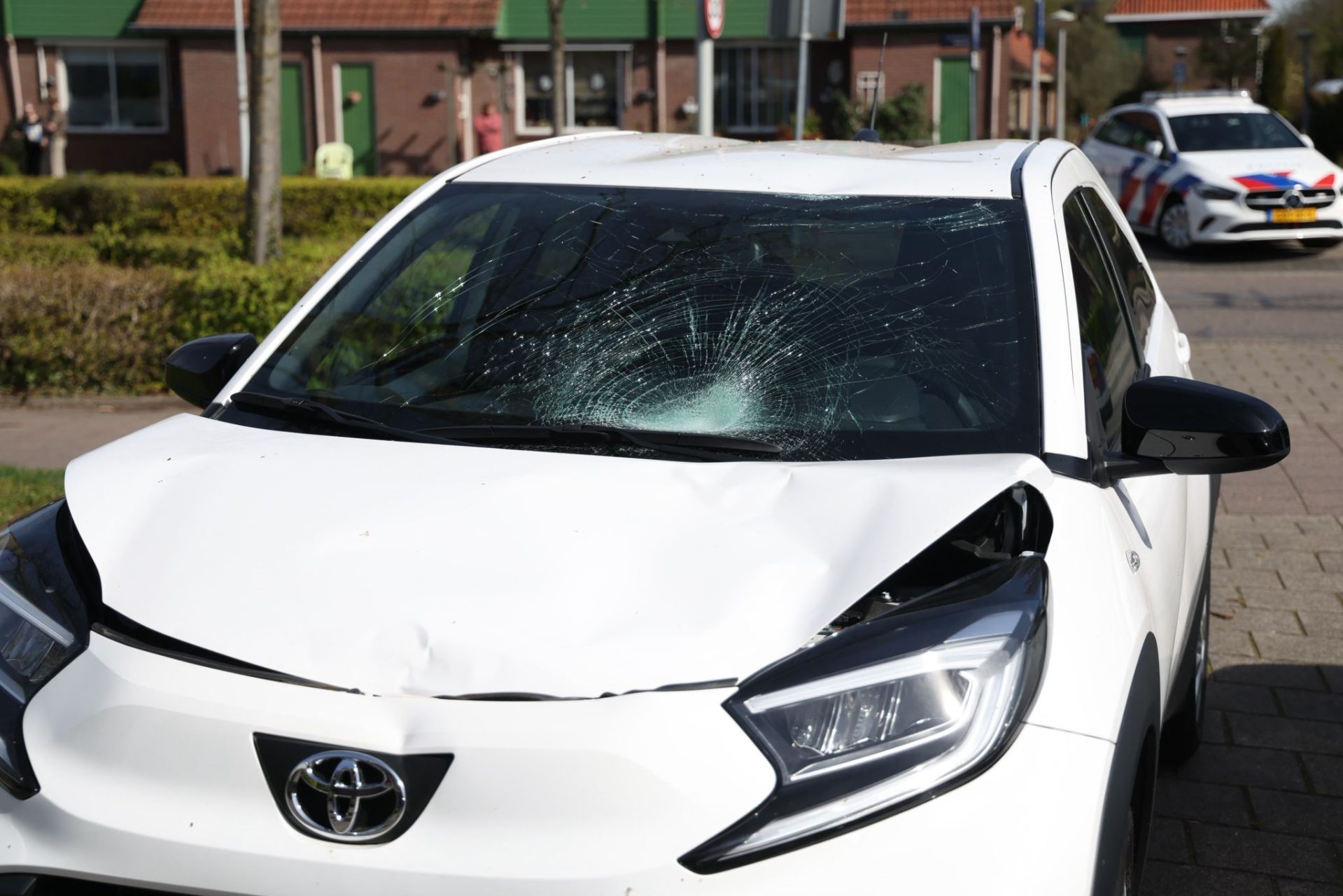 Voetganger gereanimeerd na aanrijding op zebrapad