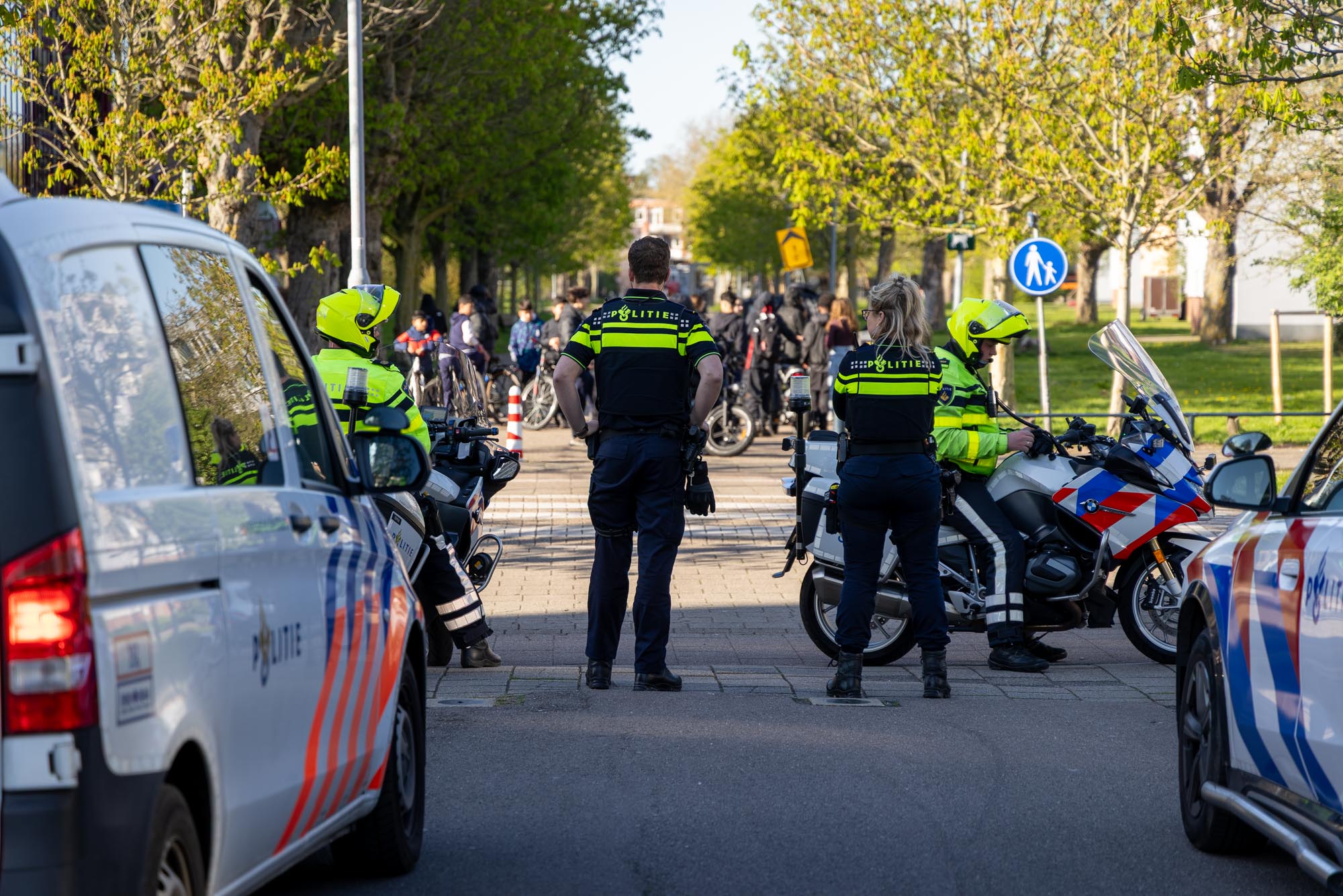 Politie grijpt in bij massale vechtpartij jongeren
