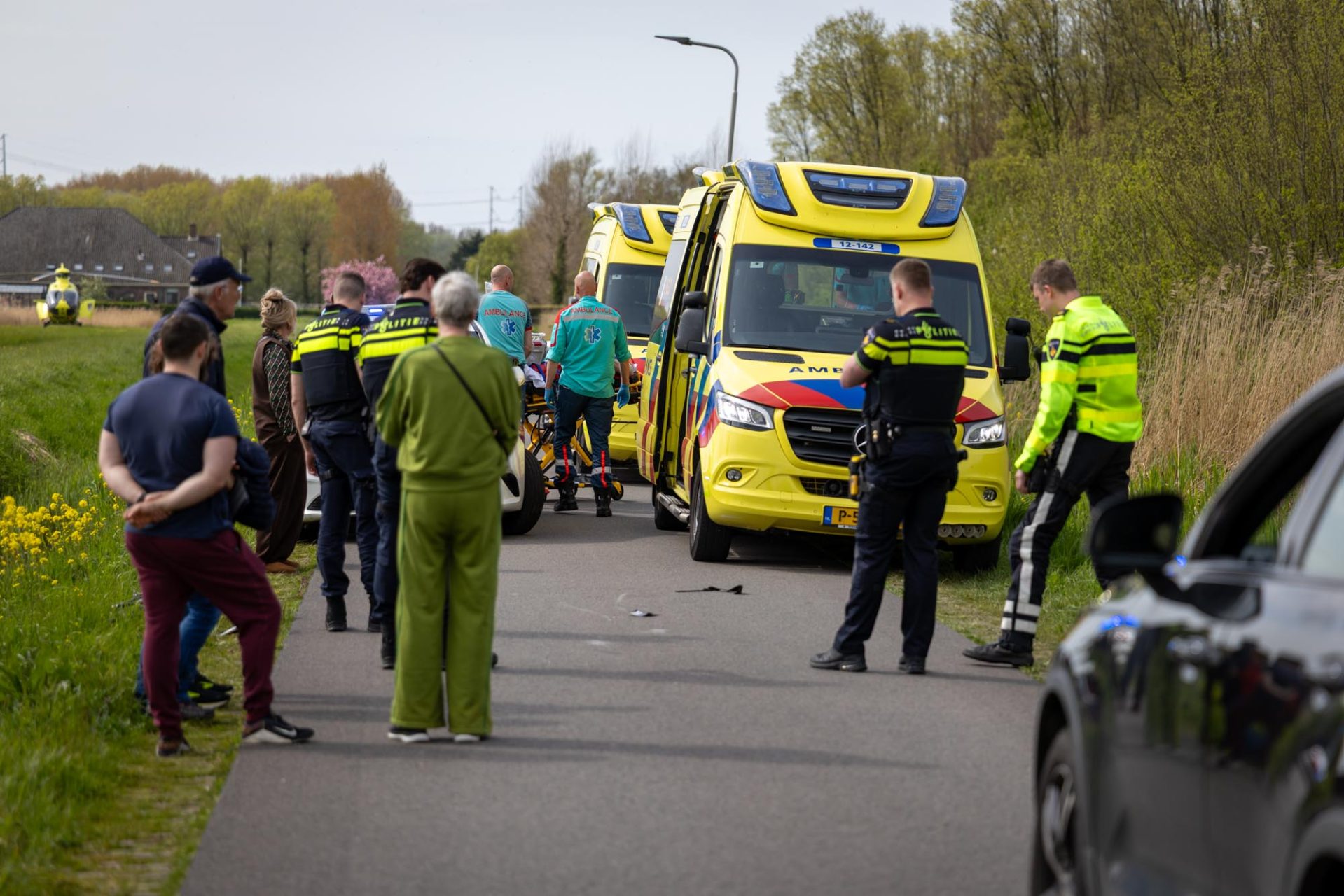 Zwaargewonde wielrenner aangetroffen op de weg