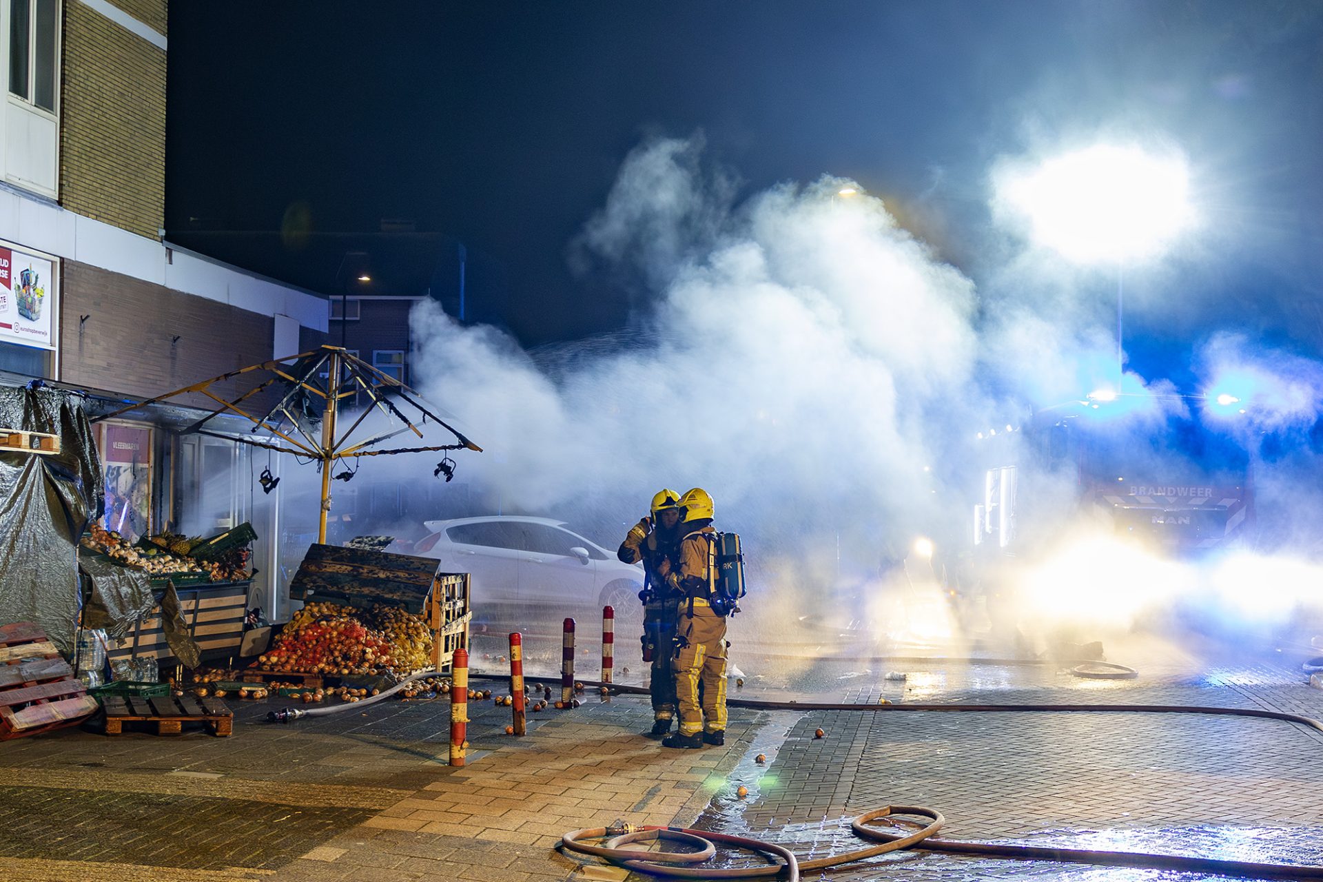 Grote schade na grote brand bij winkel