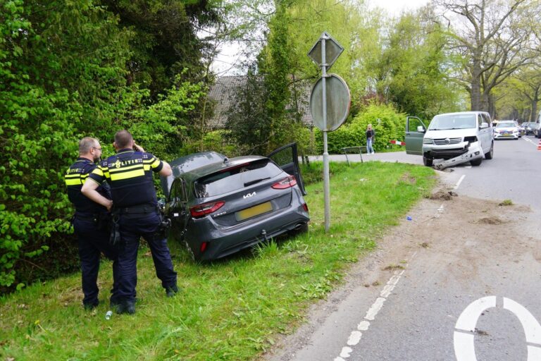 Bestuurster na botsing mee voor ademanalyse vermoedelijk onder invloed