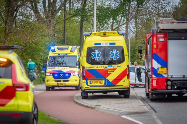 Auto botst frontaal op tractor: automobilist overleden