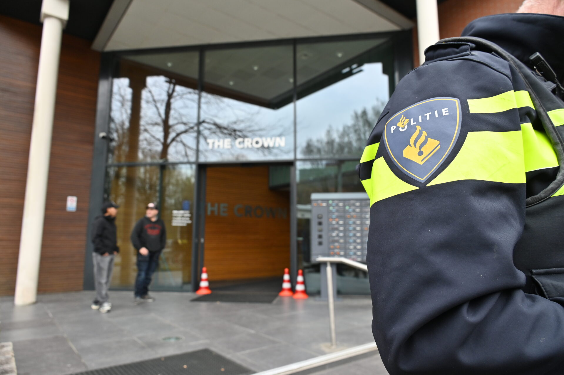 Man (33) aangehouden na vondst overleden vrouw in woning