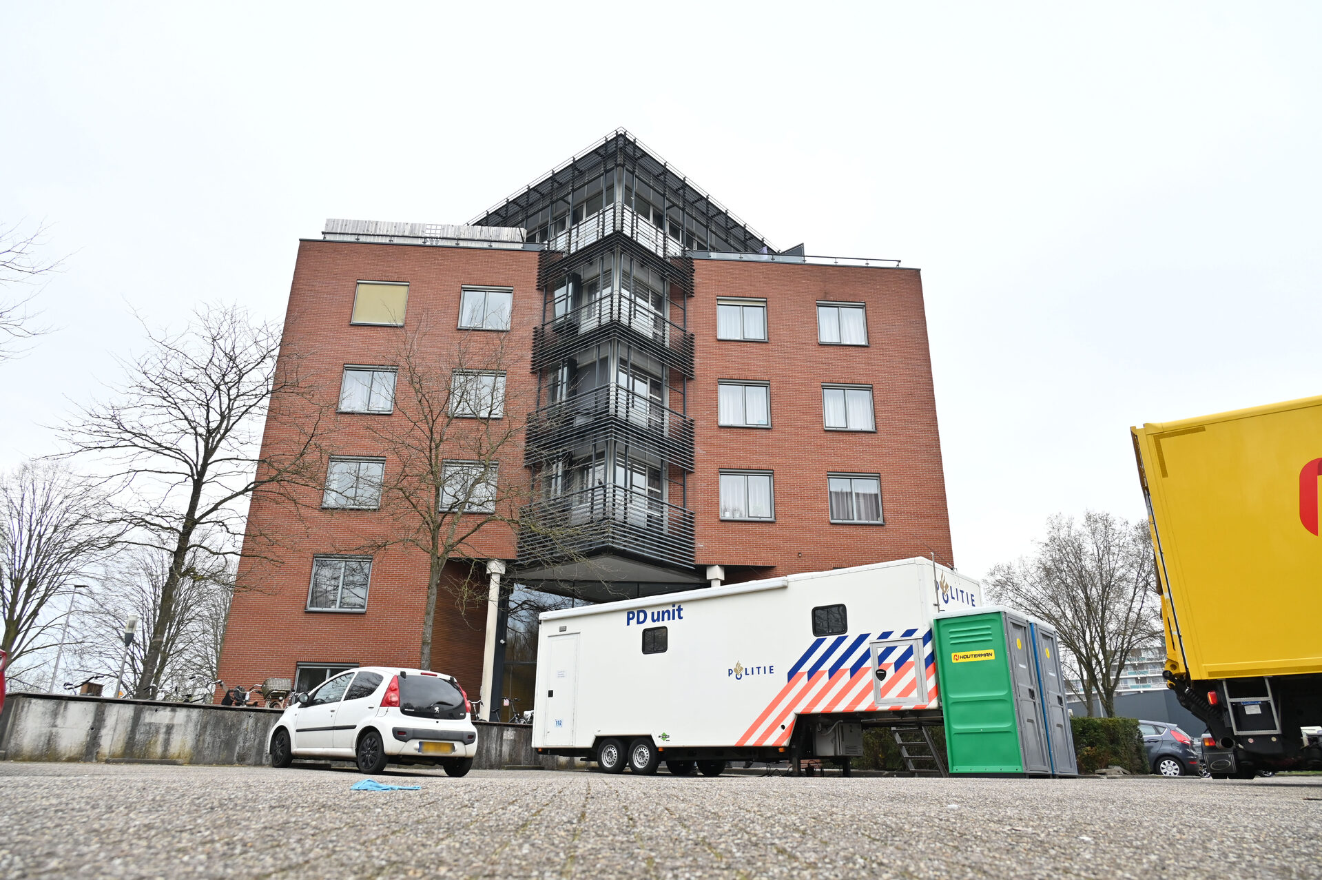 Dode aangetroffen in woning, vermoedelijk misdrijf