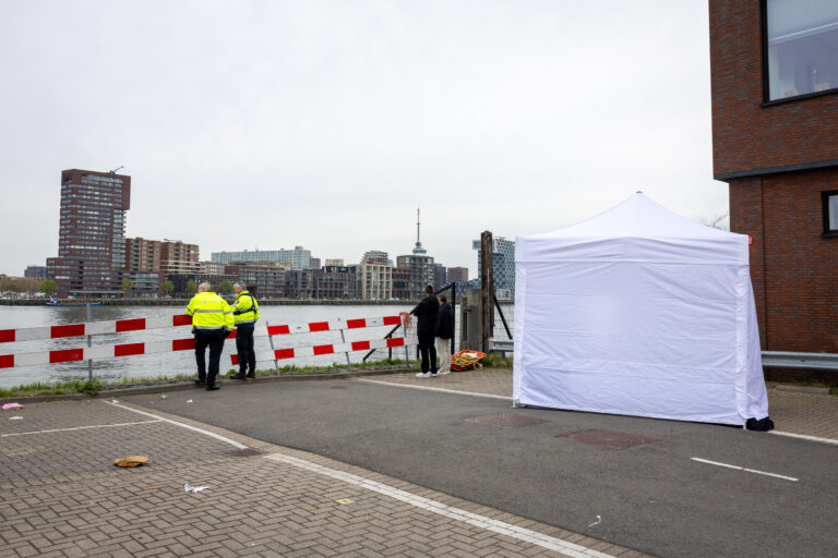 Stoffelijk overschot van man gevonden in het water