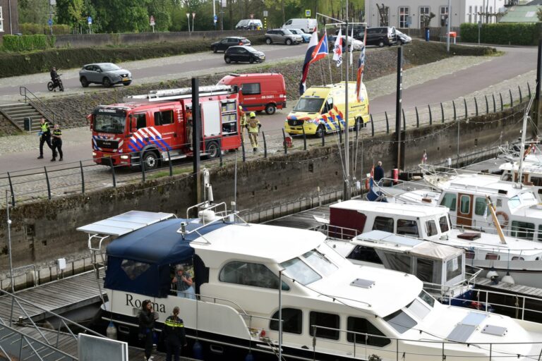 Twee gewonden door explosie op plezierjacht, opvarende ernstig verbrand