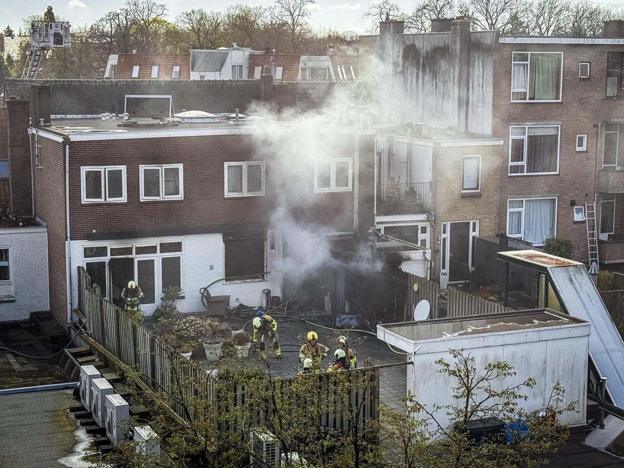Grote brand in woning boven winkel