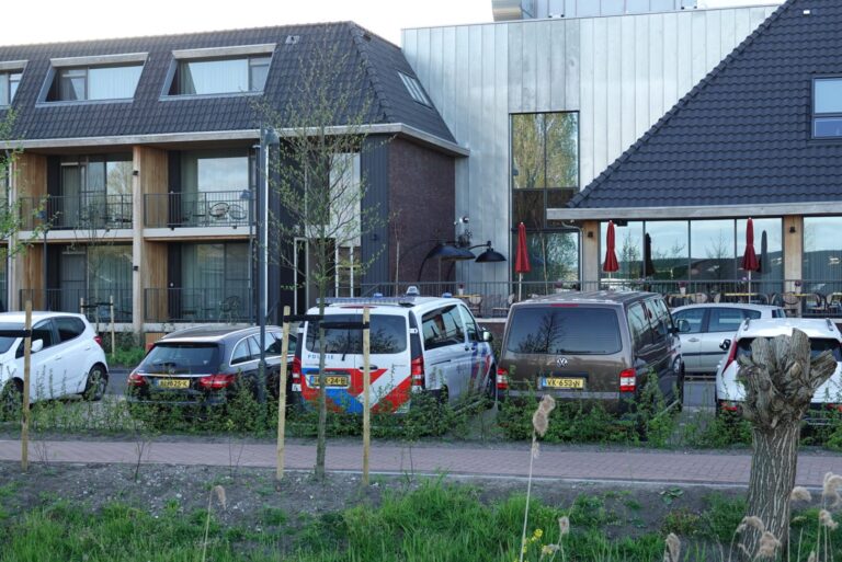Man (37) dood aangetroffen in hotelkamer, politie onderzoekt verdachte omstandigheden