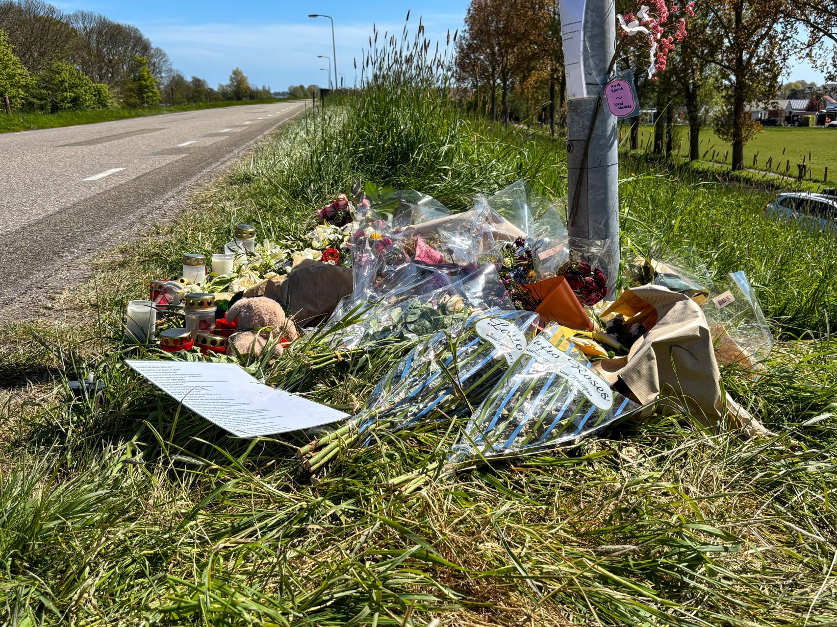Bloemenzee voor omgekomen motorrijdster (26) na dodelijk ongeval