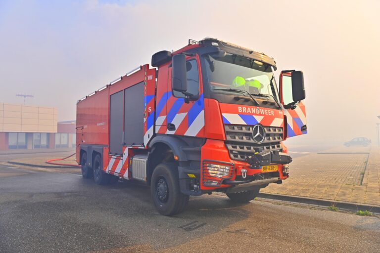 UPDATE: Asielzoekerscentrum en airport uren ontruimd door grote natuurbrand