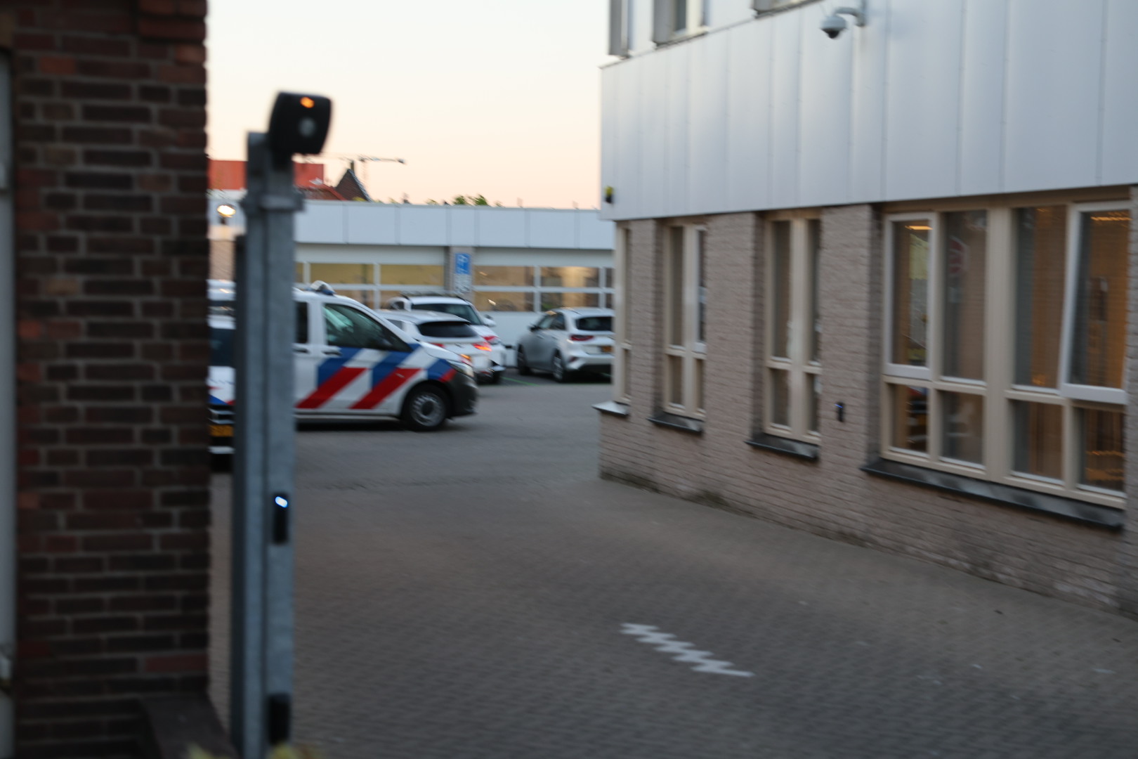 Politie zwijgt over incident bij bureau na ingetrokken persalarm