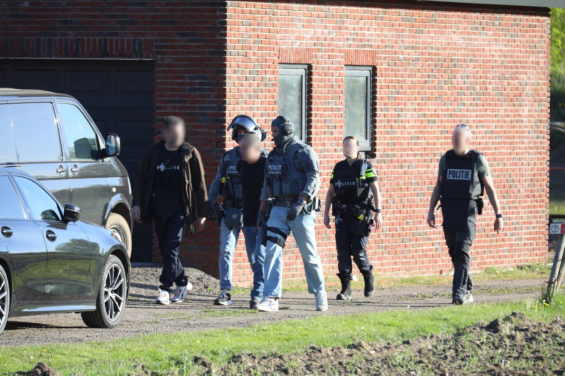 Man aangehouden door zwaar bewapend arrestatieteam