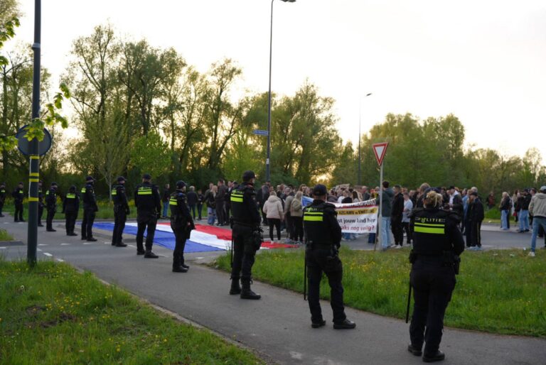 Opnieuw protest tegen asielzoekers, twee mensen opgepakt