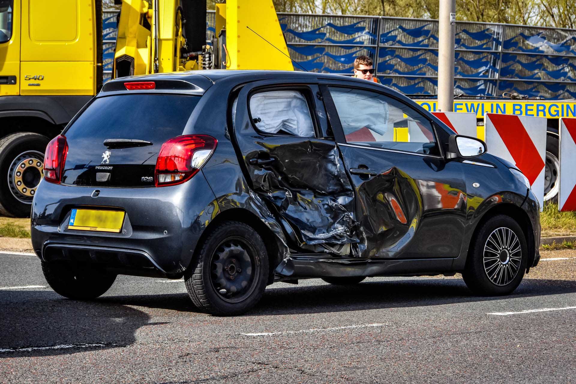 Motorrijder gewond na botsing met auto