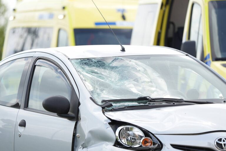 Fietsster overleden na botsing met auto