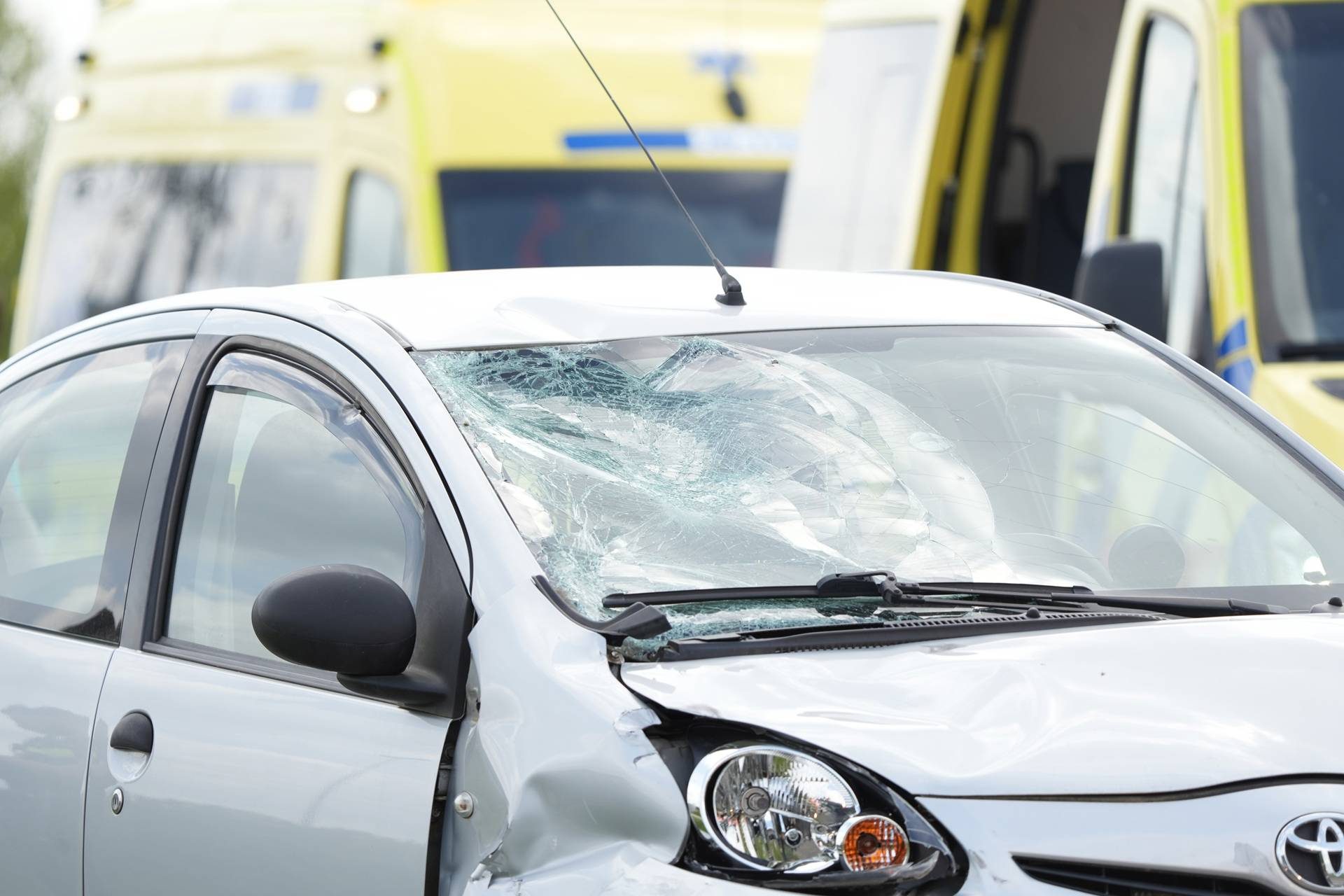 Fietsster overleden na botsing met auto