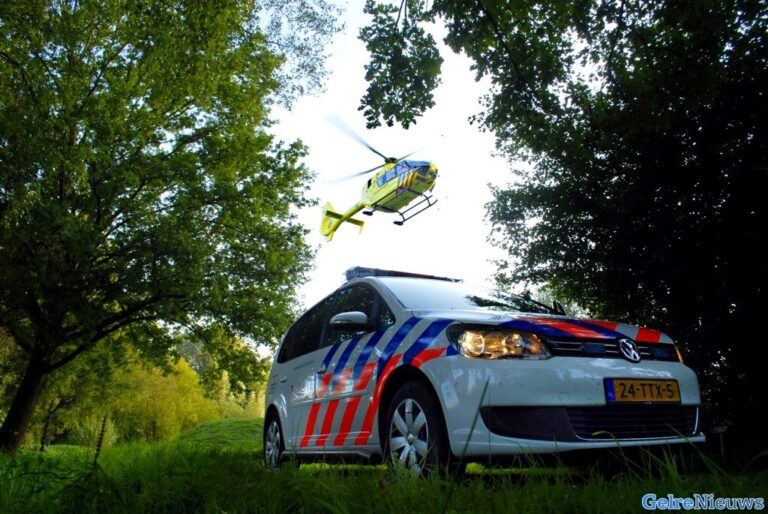 Dode en gewonde na ongeluk met twee auto’s in het water