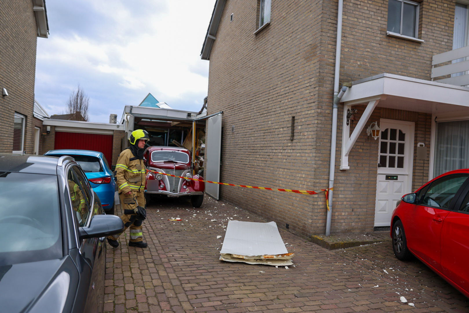 Klusser gewond bij explosie in garage door benzinedamp