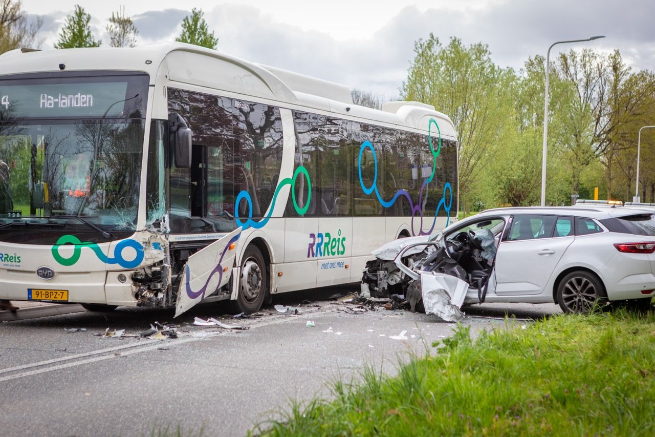 Automobiliste (37) onder invloed bij botsing met stadsbus