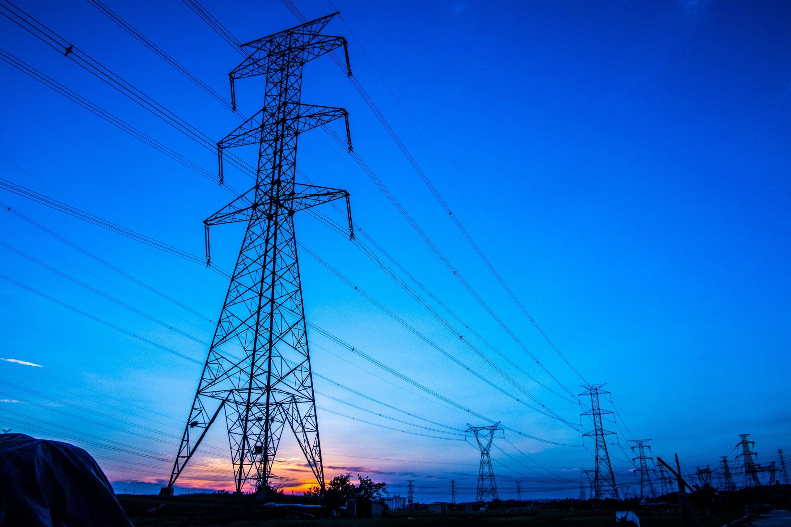 Overvol elektriciteitsnet dwingt bedrijven tot noodmaatregelen