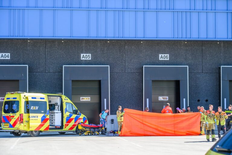 Zwaargewonde bij incident op terrein van transportbedrijf