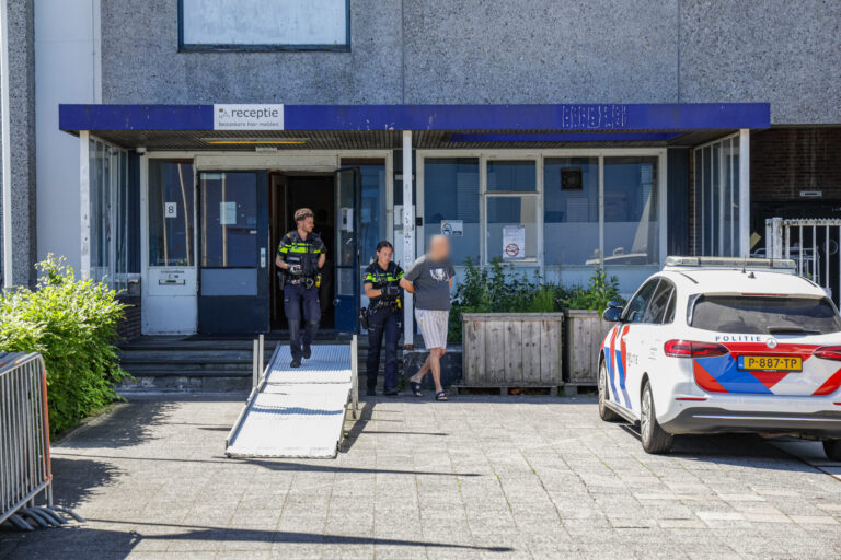 Man (43) gewond bij steekpartij, verdachte aangehouden met stroomstootwapen