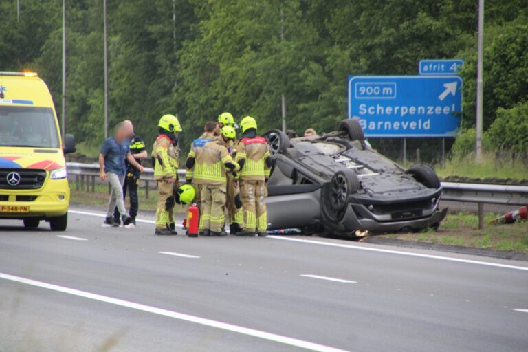 UPDATE: Bestuurder overleden na ernstig ongeval met meerdere auto’s