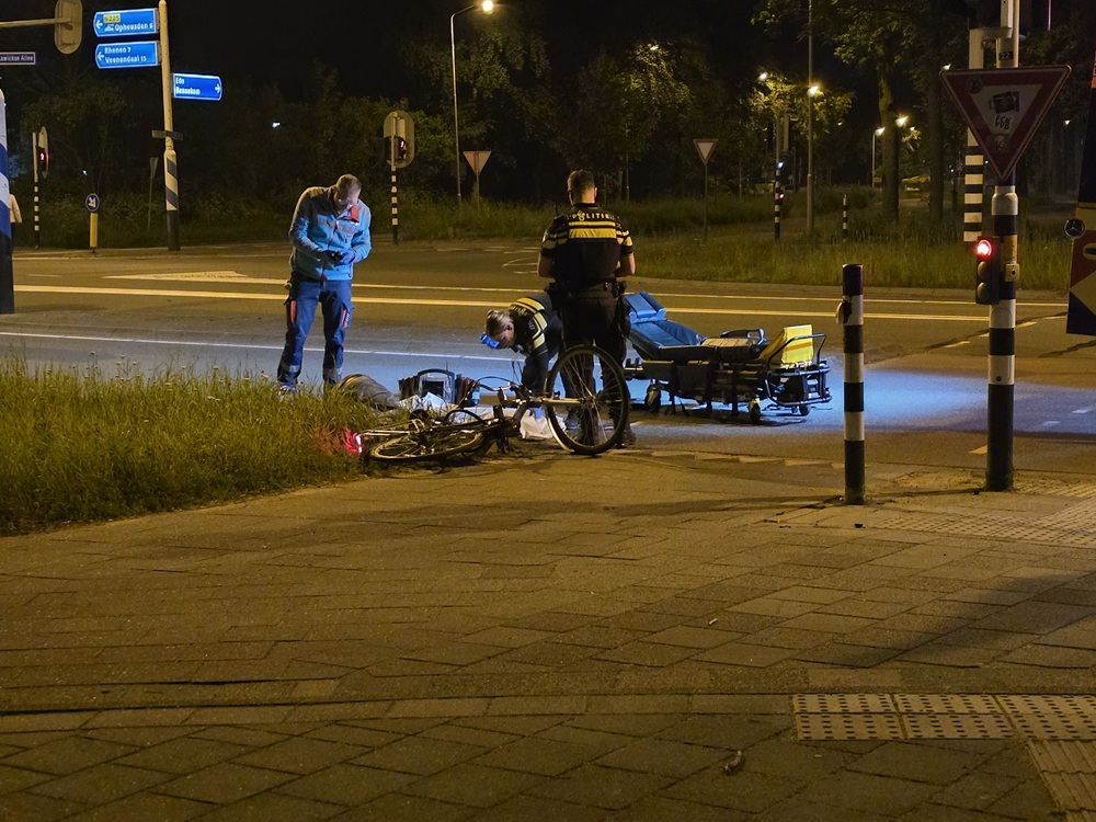 Zwaargewonde fietser aangetroffen, traumaheli geland