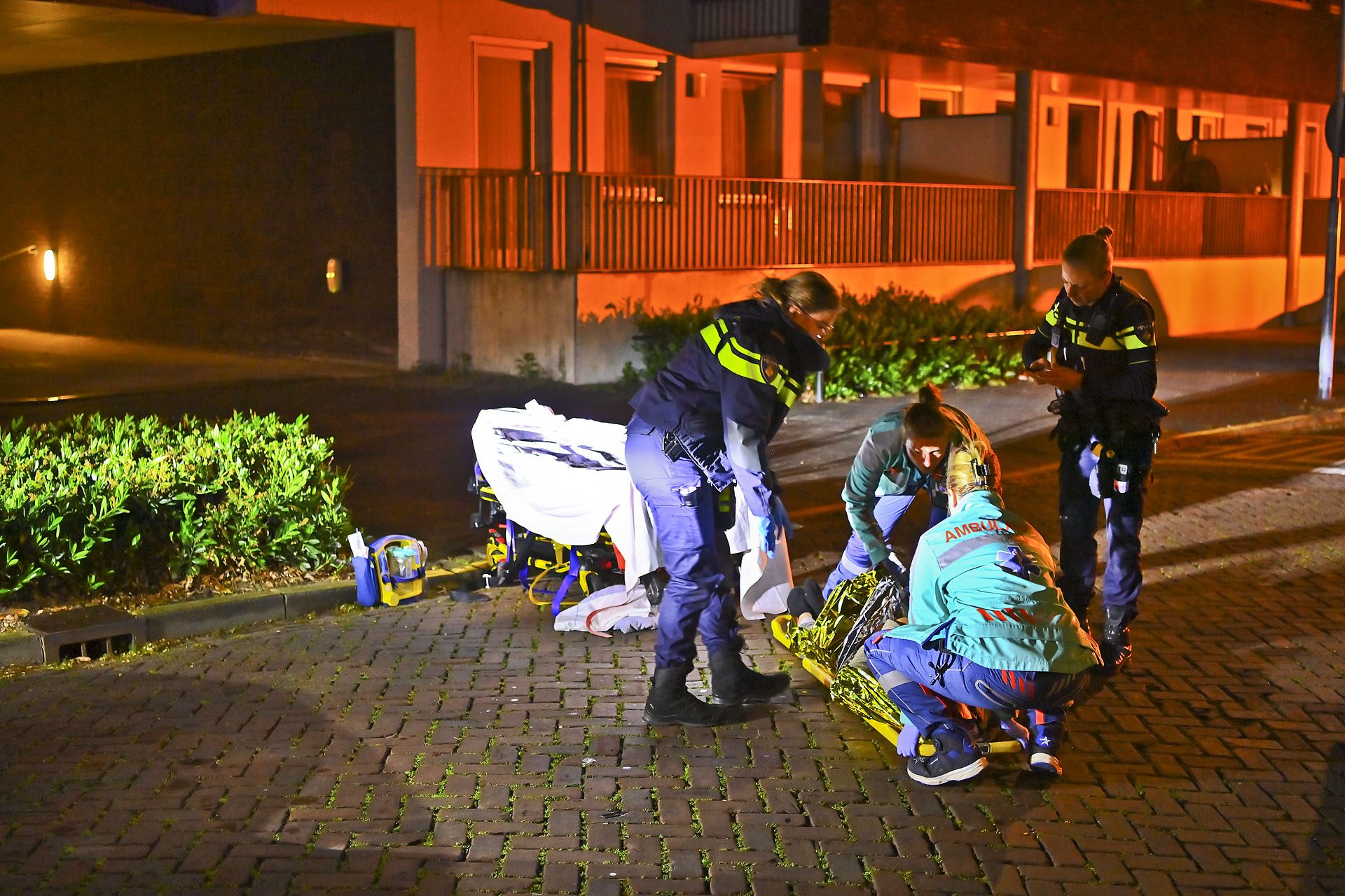 Automobilist schept voetganger en rijdt door