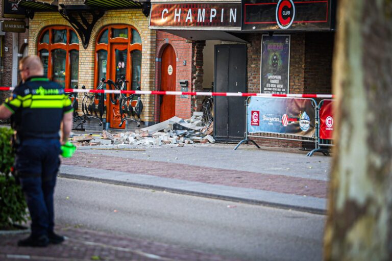 Pinautomaat uit gevel geblazen tijdens plofkraak