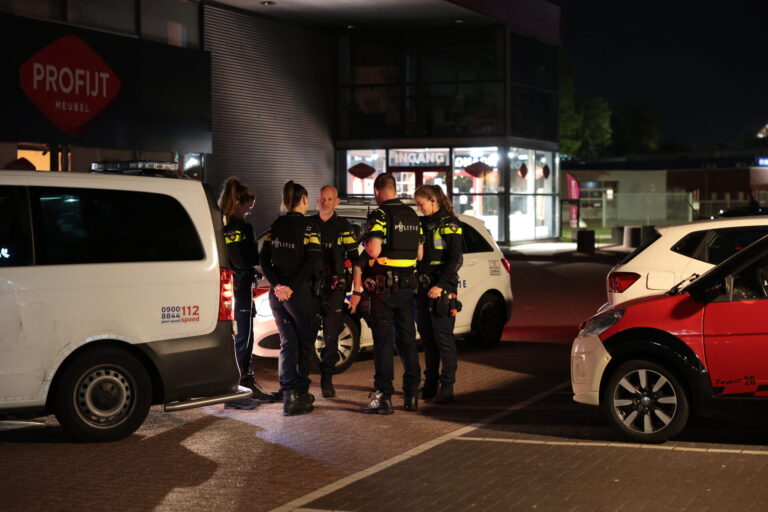 Schietpartij op parkeerplaats, slachtoffer zwaargewond