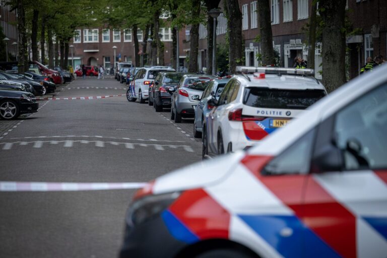 Minderjarige verdachte voortvluchtig na steekpartij in woning