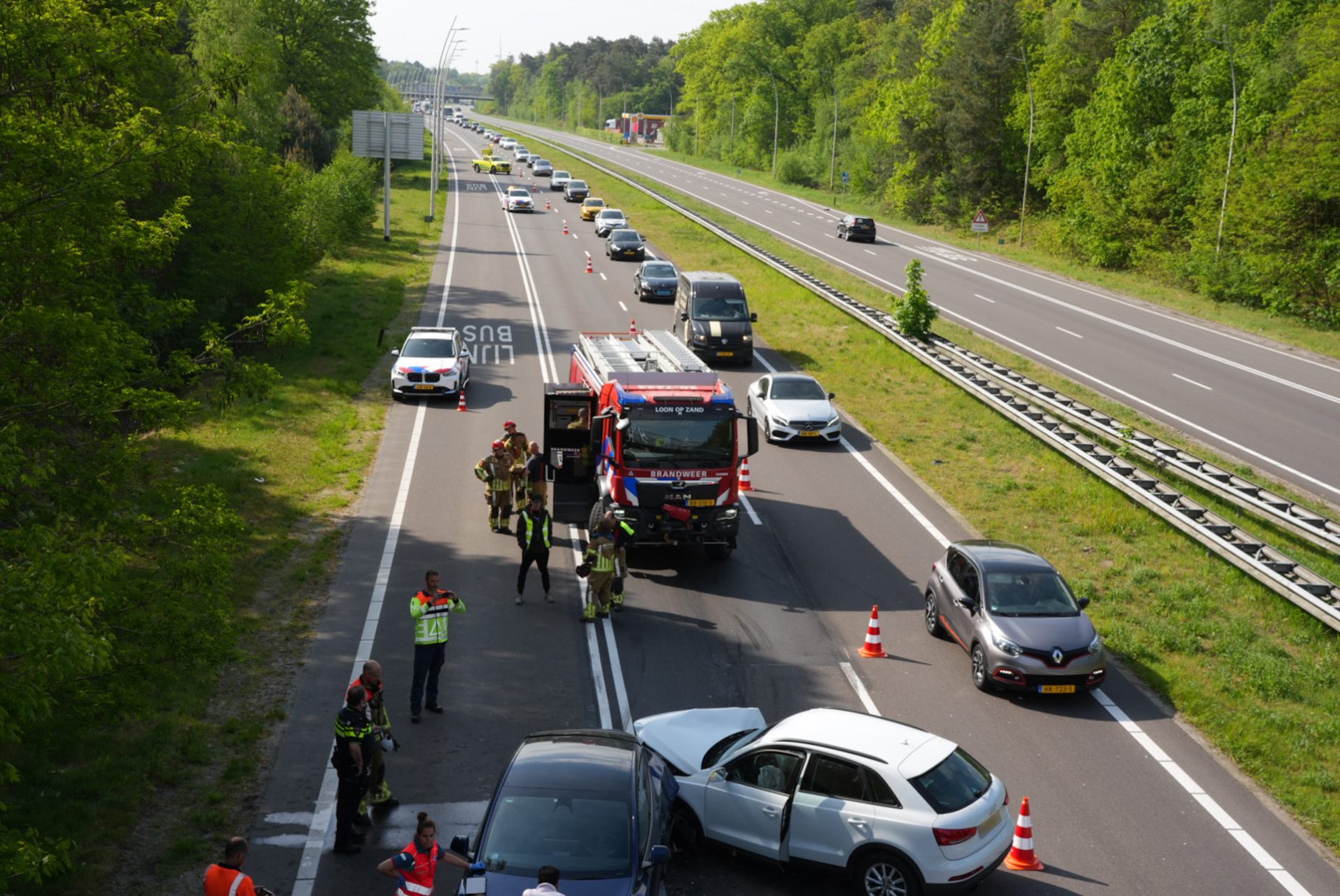 Twee gewonden bij kop-staartbotsing in file richting Efteling